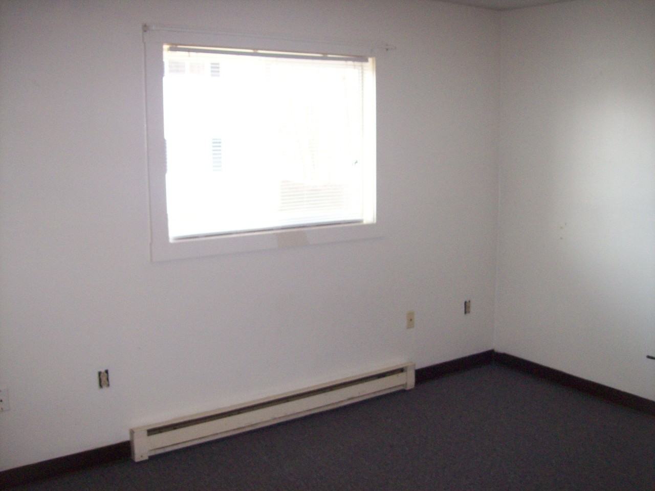 669 Lisbon St - Photo 4 of 11