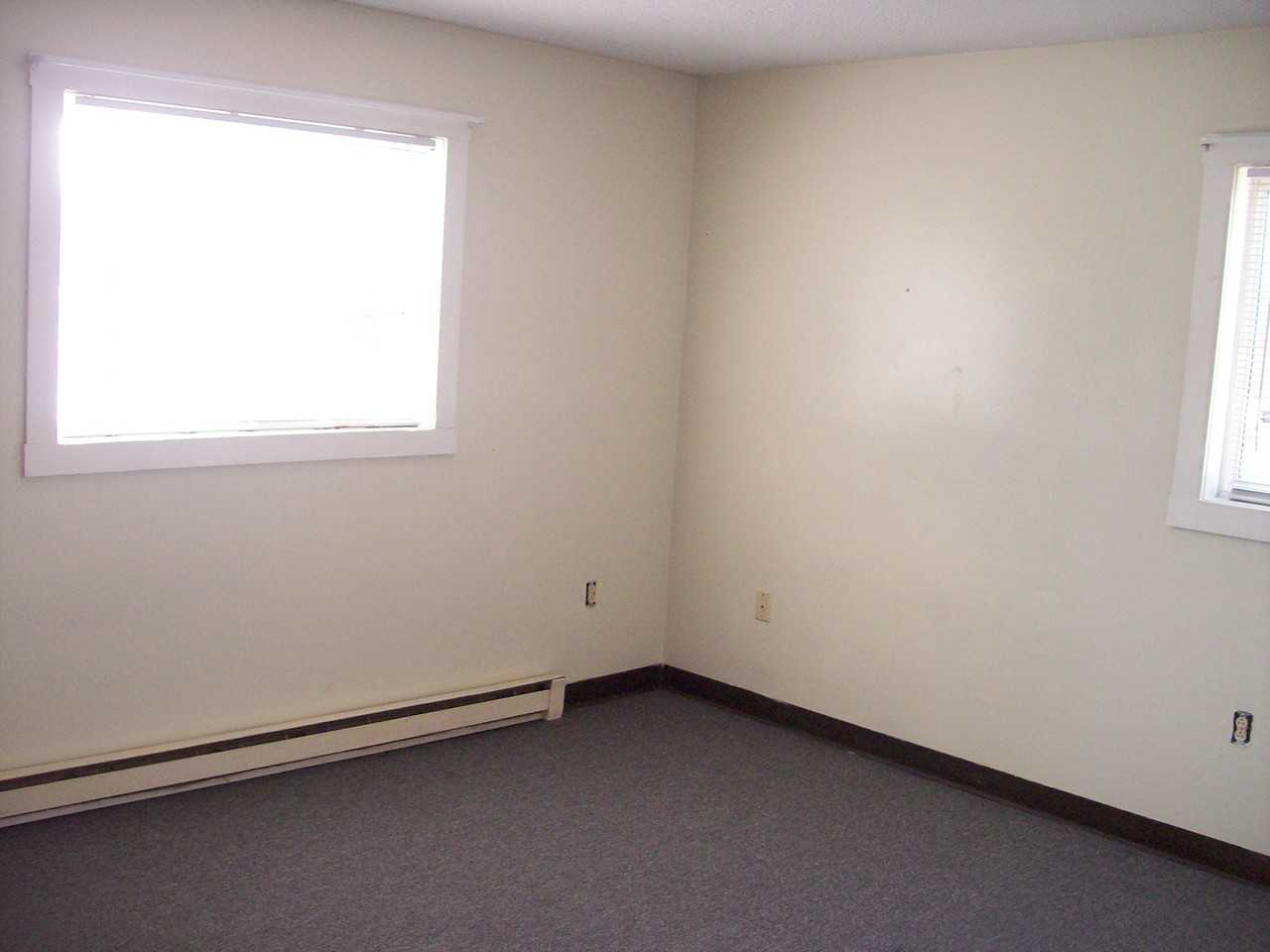 669 Lisbon St - Photo 6 of 11