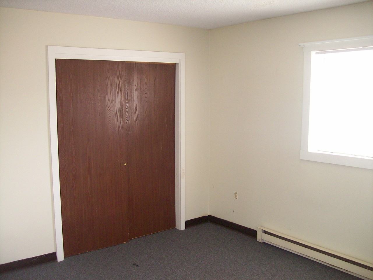 669 Lisbon St - Photo 7 of 11