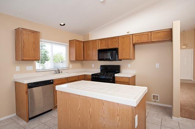 5508 Cloudy Glen St - Photo 2 of 16