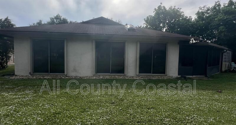 5149 Rose Hill Dr - Photo 2 of 15