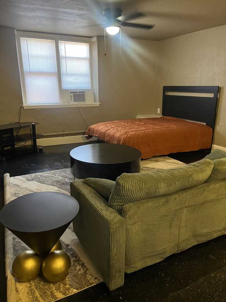 919 Southwest Tyler Street - Photo 2 of 21