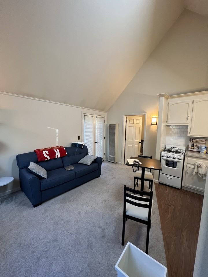 ELM2 - Photo 2 of 11