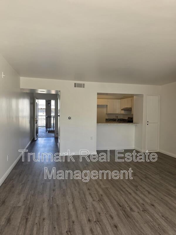 1138 San Rafael Ave #11 - Photo 4 of 25