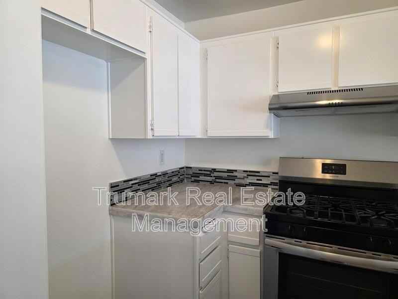 1138 San Rafael Ave #11 - Photo 7 of 25