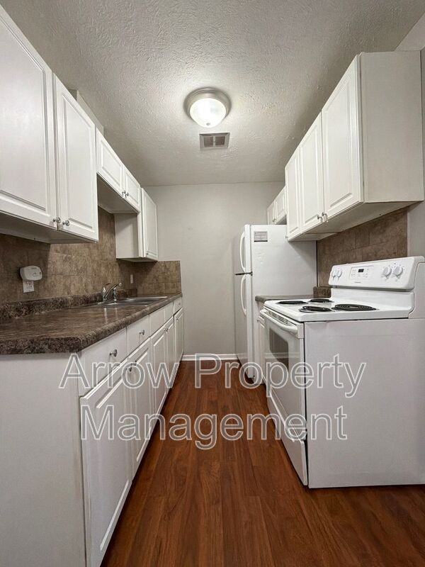 3840 S 46th St - Photo 5 of 10