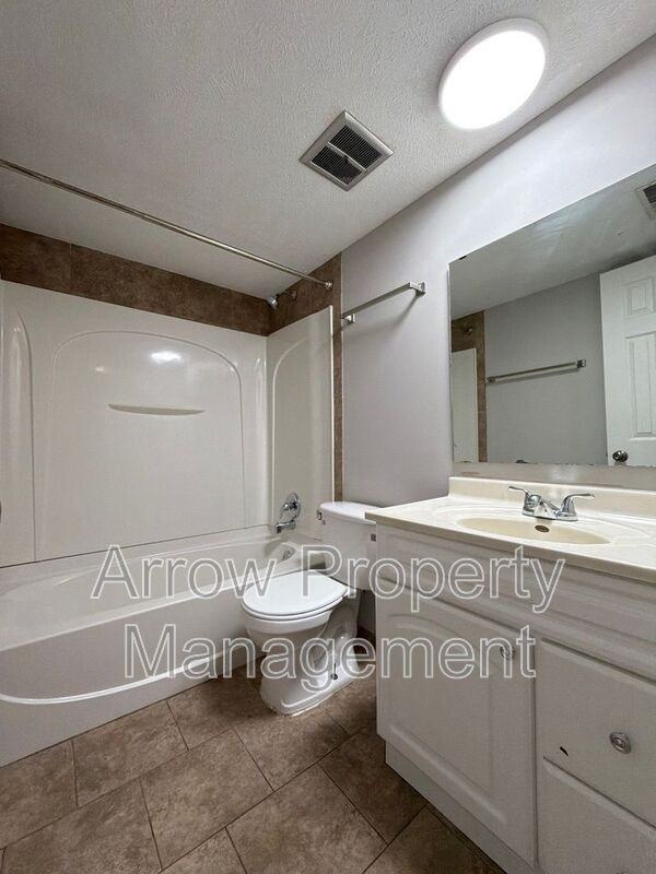 3840 S 46th St - Photo 7 of 10