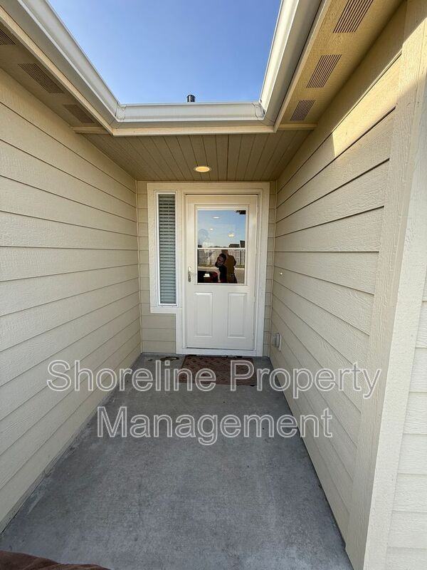 101 N Voyage Ave - Photo 2 of 36