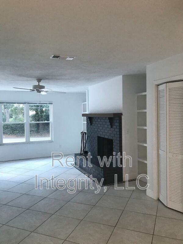 1500 - Photo 4 of 24