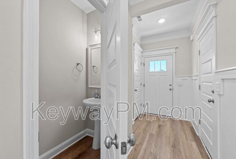 2024 Denmark Ave Se - Photo 7 of 25