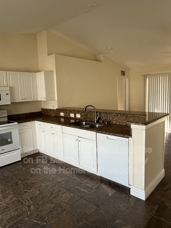 4100 Ne 15th Pl - Photo 5 of 27