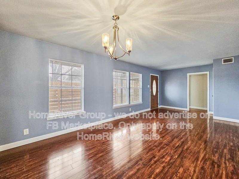 1218 Oblate Dr - Photo 3 of 21