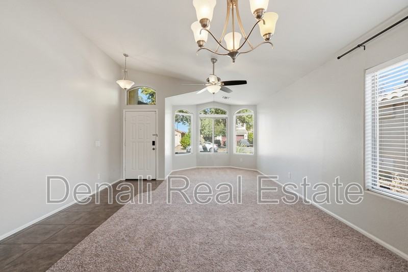 40381 W Robbins Dr - Photo 2 of 32