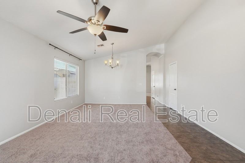 40381 W Robbins Dr - Photo 3 of 32