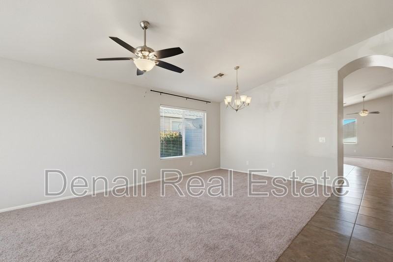 40381 W Robbins Dr - Photo 4 of 32