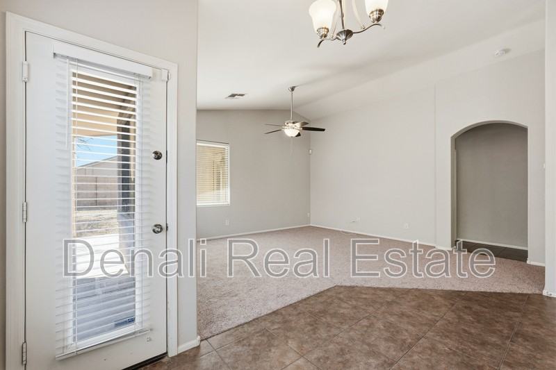 40381 W Robbins Dr - Photo 5 of 32