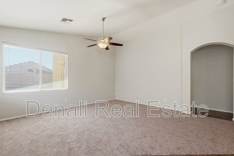 40381 W Robbins Dr - Photo 7 of 32