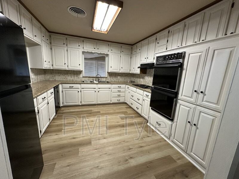 343 Bonner St - Photo 7 of 19