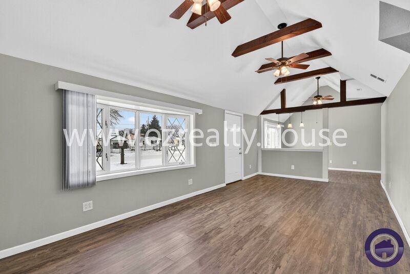 307 Venice Dr - Photo 3 of 19