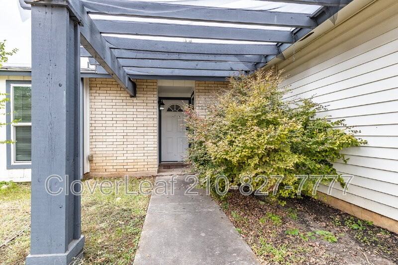 7627 Pipers Swan St - Photo 4 of 32