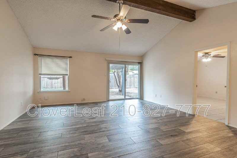 7627 Pipers Swan St - Photo 7 of 32