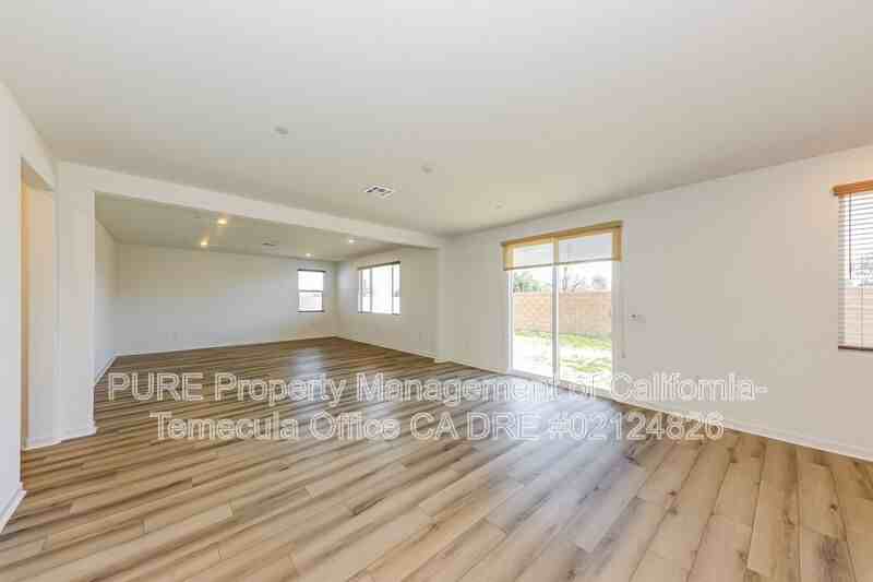 31164 Vega St - Photo 2 of 18