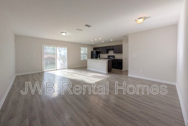 452 Malcross Ave - Photo 5 of 19