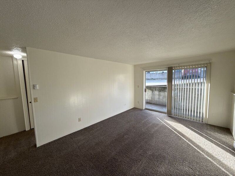 528 Sw Levens St #1 - Photo 6 of 18