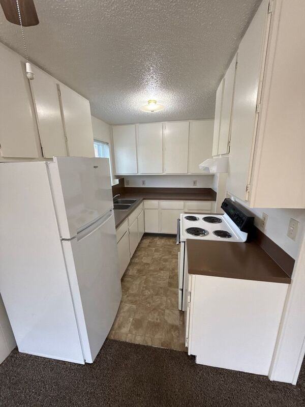 528 Sw Levens St #1 - Photo 7 of 18