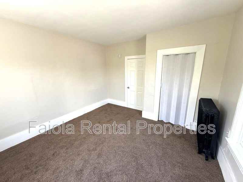 230 N 3rd St #2 - Photo 4 of 8