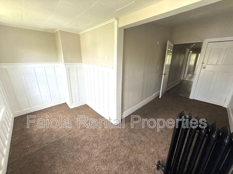 230 N 3rd St #2 - Photo 5 of 8