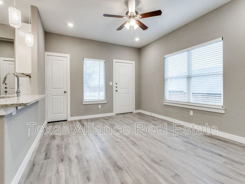 3207 Karen St #3207 - Photo 4 of 25