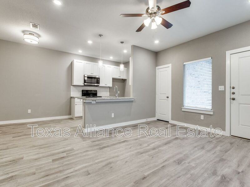 3207 Karen St #3207 - Photo 5 of 25