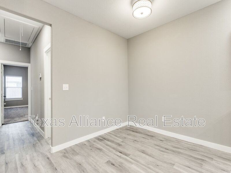 3207 Karen St #3207 - Photo 6 of 25