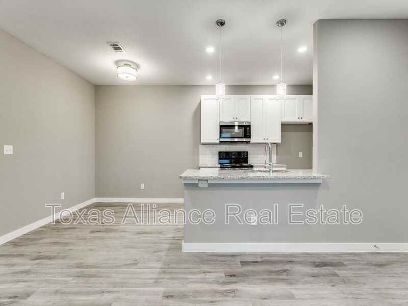 3207 Karen St #3207 - Photo 7 of 25