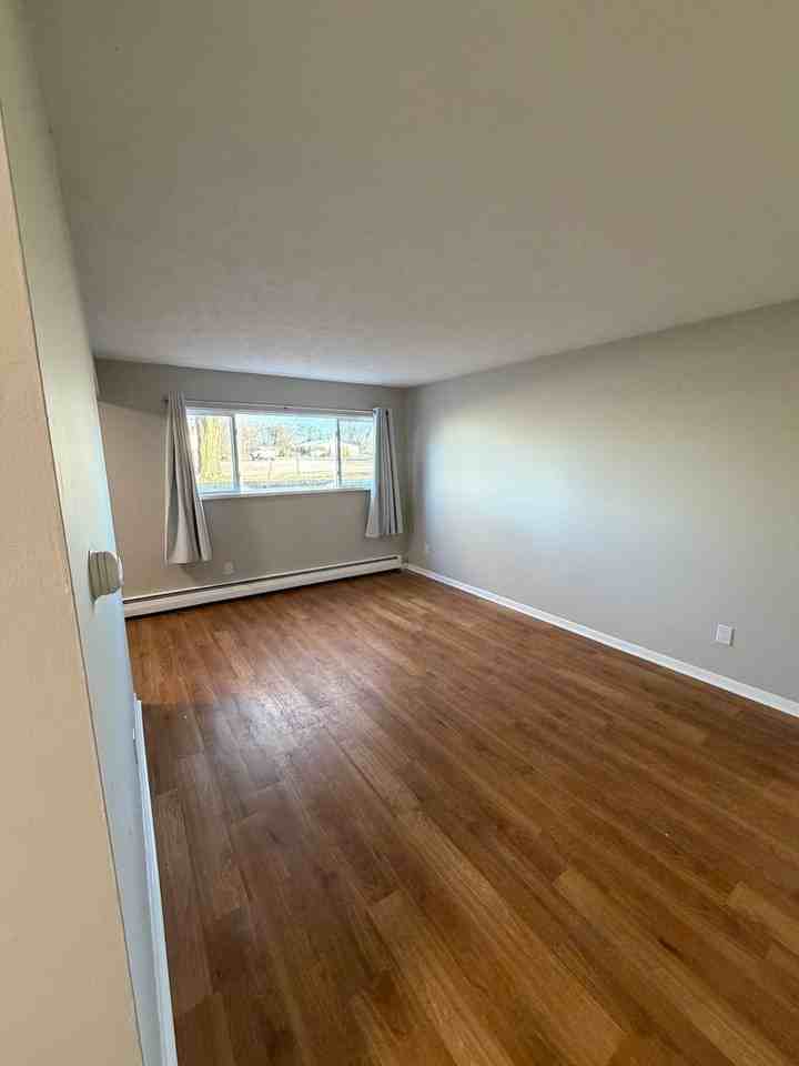 6438-6692 Martinie Dr - Photo 3 of 10