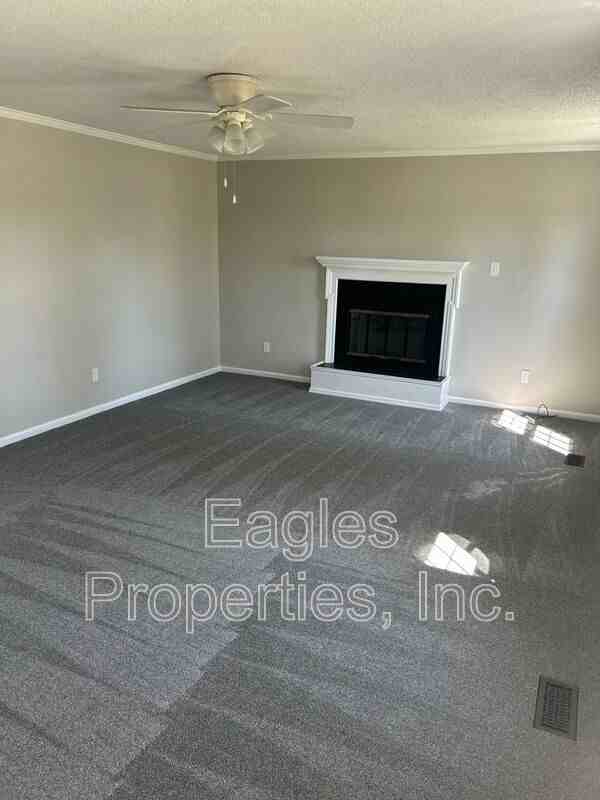 129 Kelly Ct - Photo 2 of 14