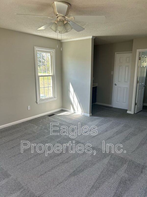 129 Kelly Ct - Photo 5 of 14