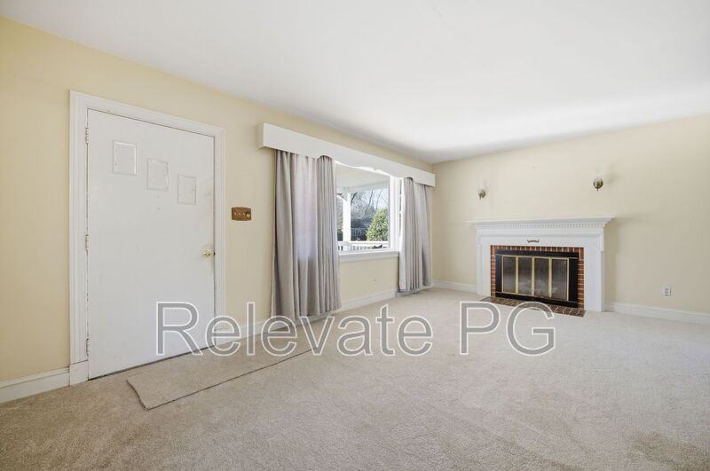 9002 Michaux Ln - Photo 5 of 39