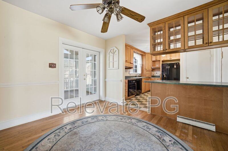 9002 Michaux Ln - Photo 6 of 39