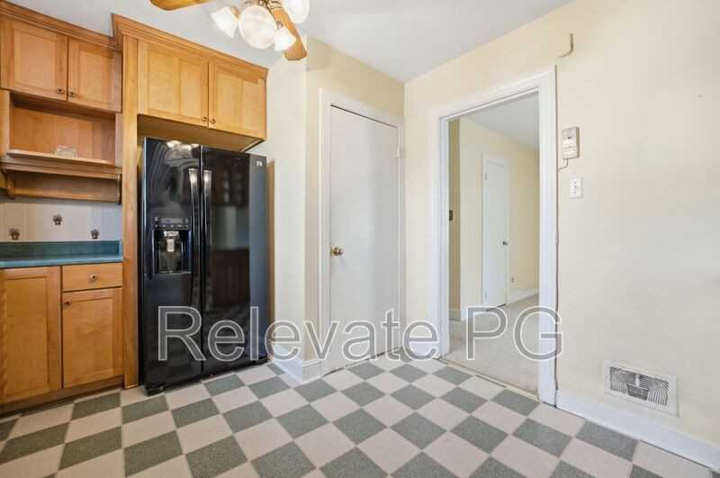 9002 Michaux Ln - Photo 7 of 39