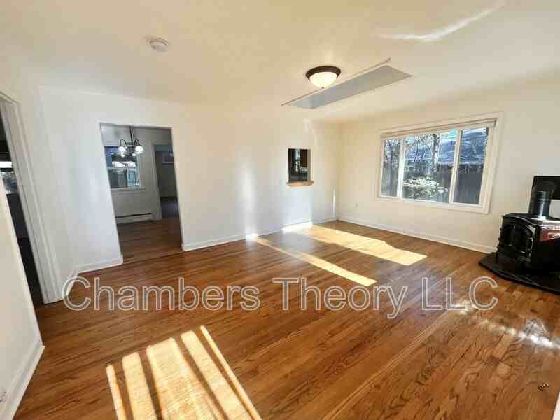 1252 Nw Milwaukee Ave - Photo 2 of 31