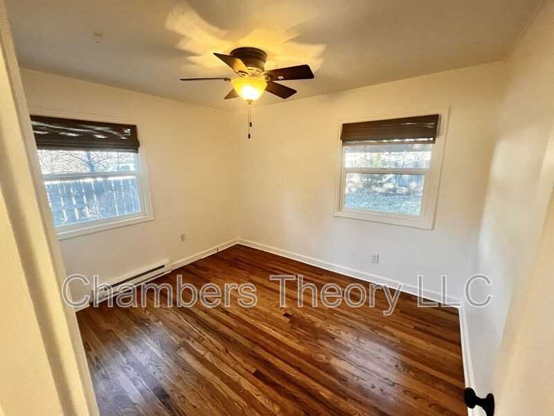 1252 Nw Milwaukee Ave - Photo 4 of 31