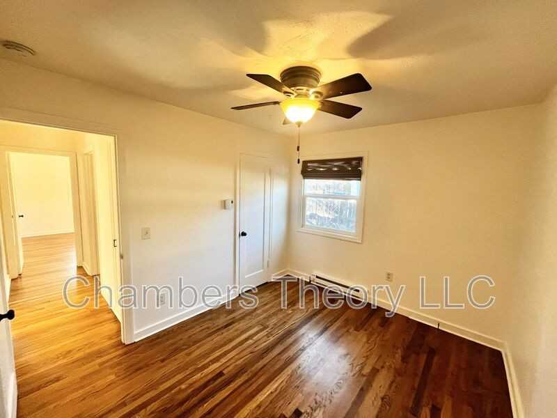 1252 Nw Milwaukee Ave - Photo 5 of 31