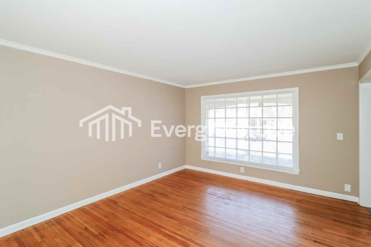 5597 Forsyth Dr - Photo 3 of 15