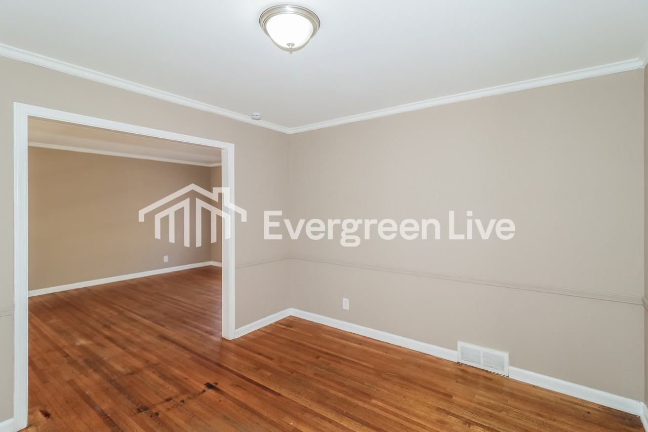 5597 Forsyth Dr - Photo 4 of 15