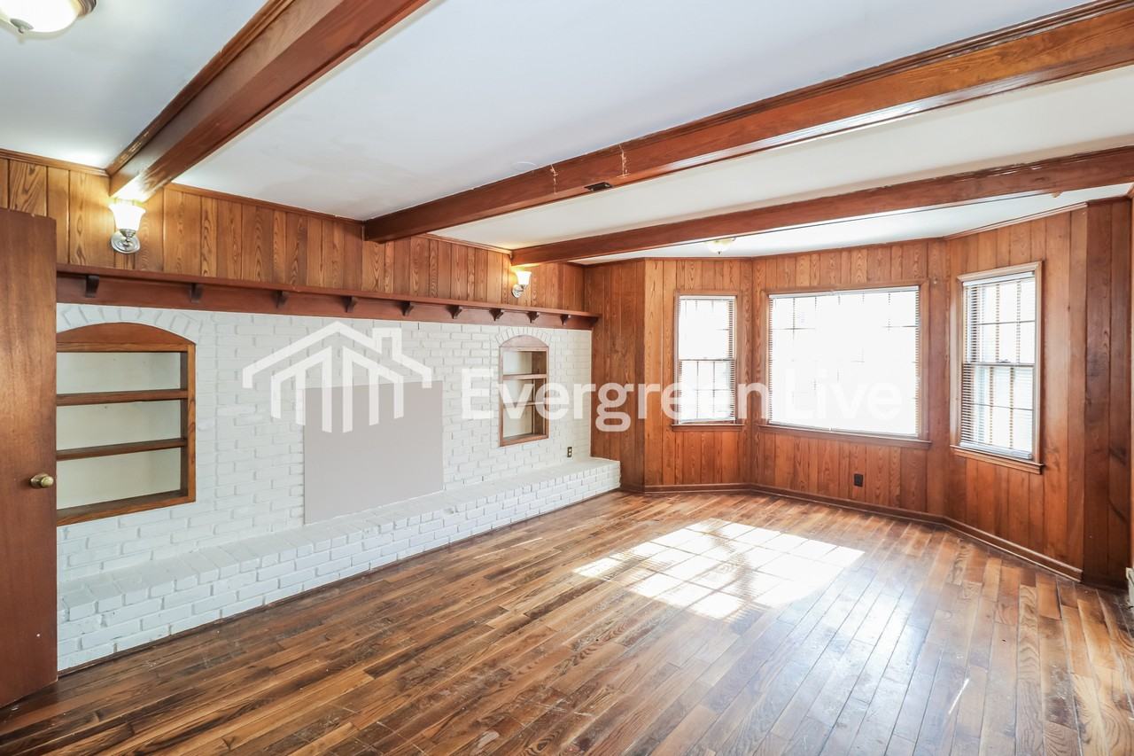 5597 Forsyth Dr - Photo 7 of 15