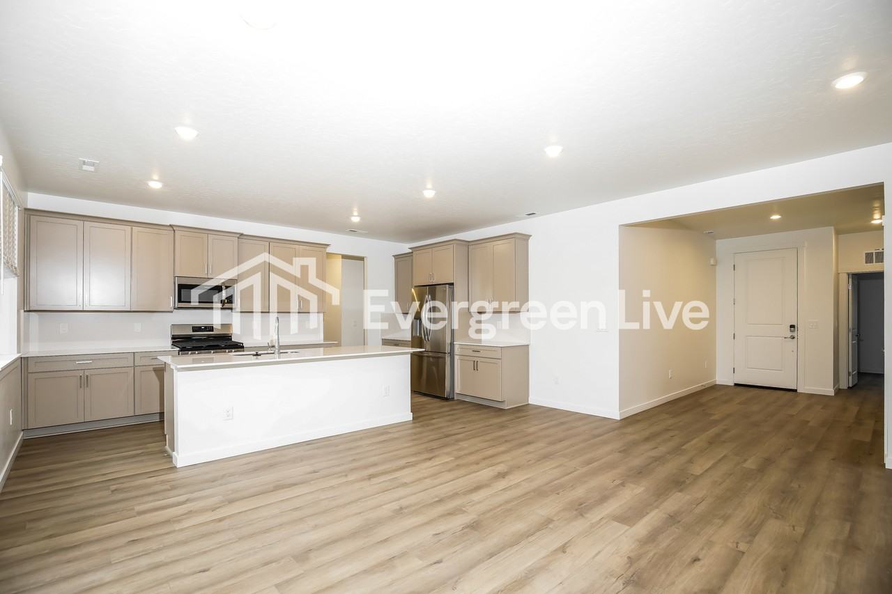 4318 Portofino Way - Photo 4 of 16