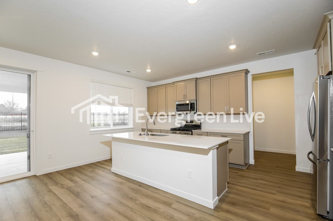 4318 Portofino Way - Photo 5 of 16