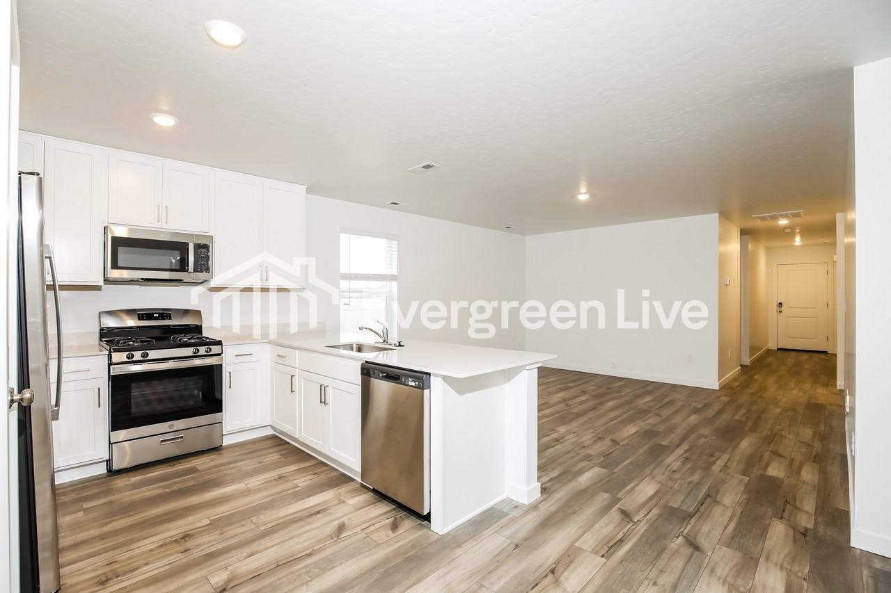 324 S Lightning Ave - Photo 7 of 16